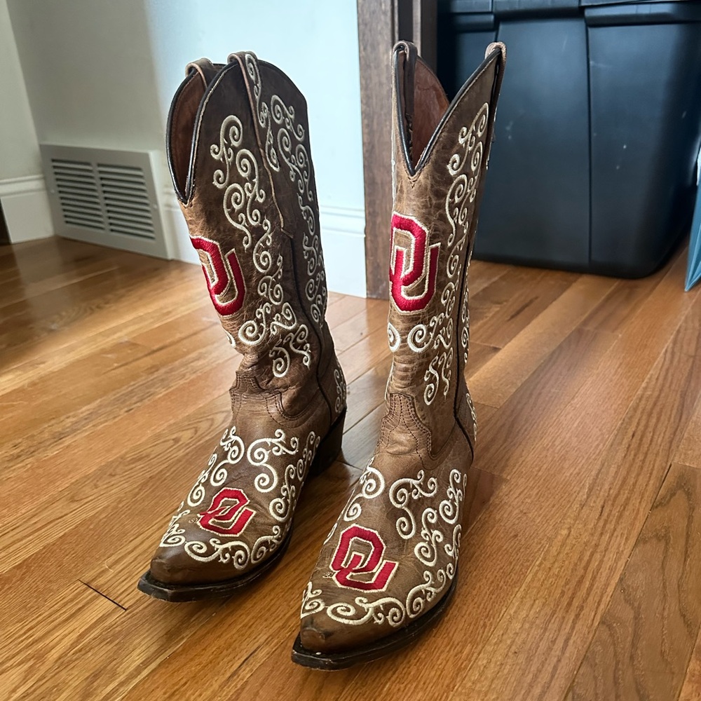 Cowgirl boots. Vaccari